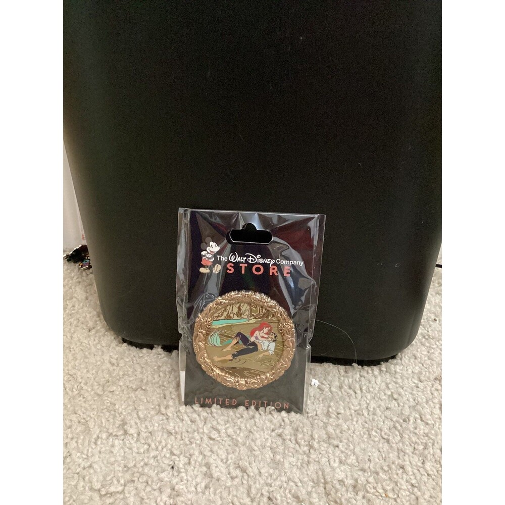 Dec Disney TWDC Little Mermaid Ariel ERIC World Pin 35th Anniversary LE